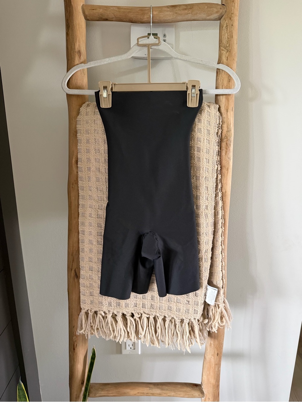 SKIMS Core Sculpt High-Waisted Shorts 🖤